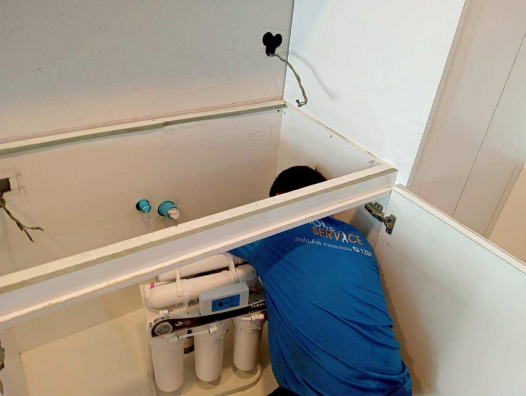 浄水器を組み付けます